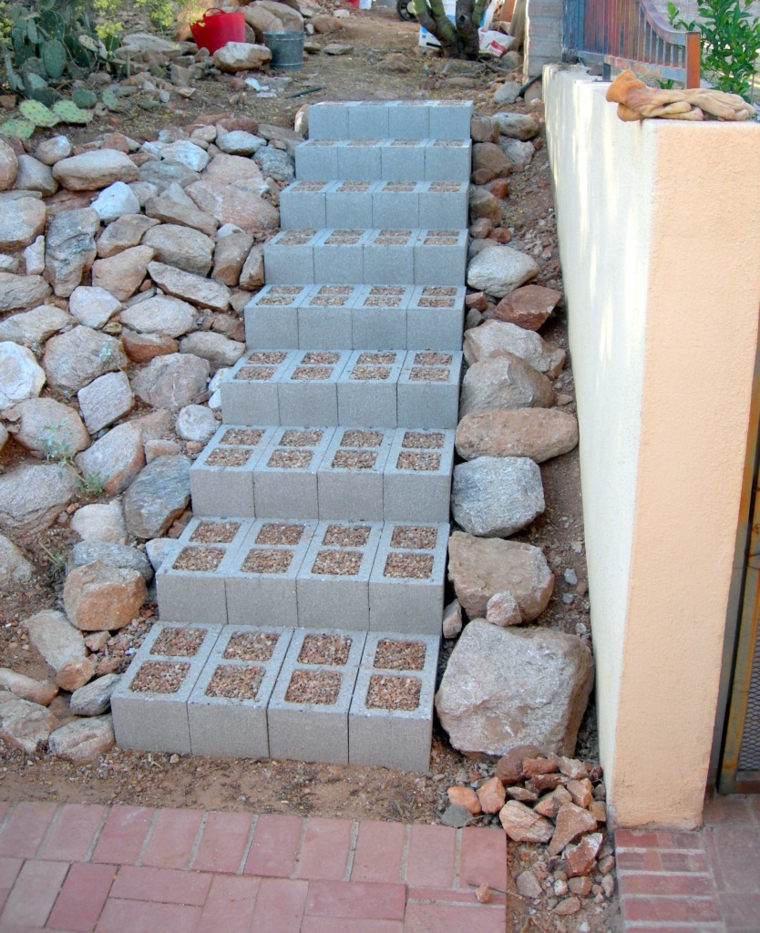 ideas creativas manualidades jardin escaleras bloques hormigon original