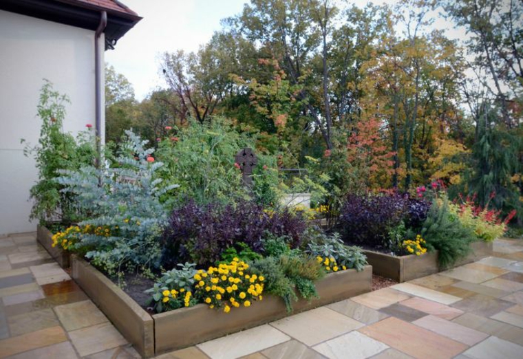jardinera en la entrada opciones interesantes flores jardin ideas