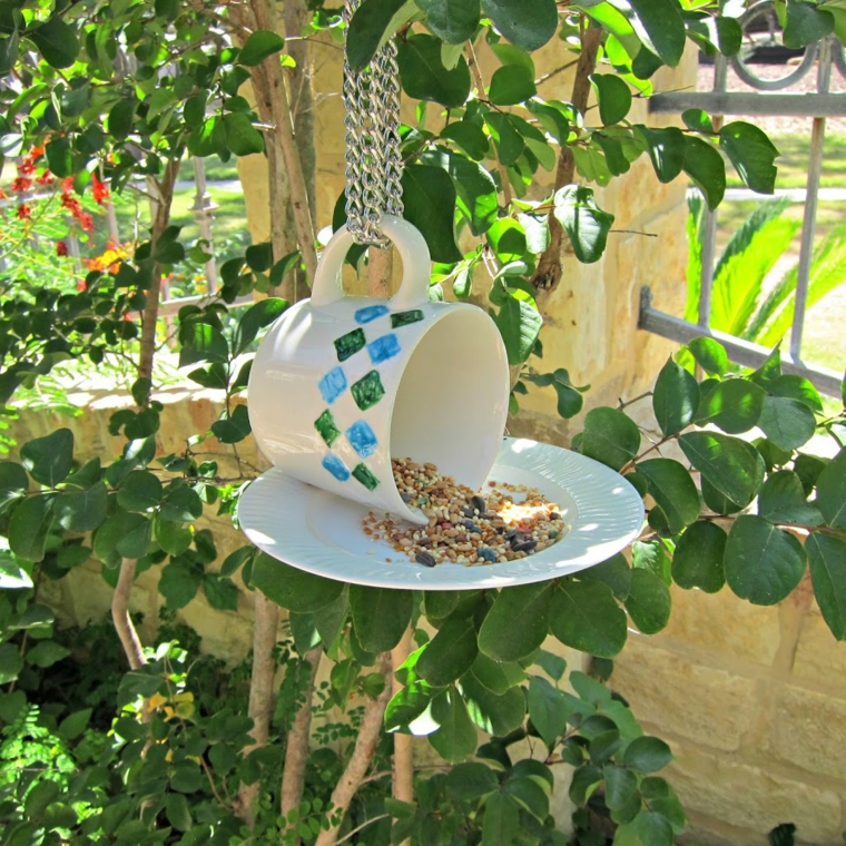 manualidades decorar jardin creativas comida pajaros ideas