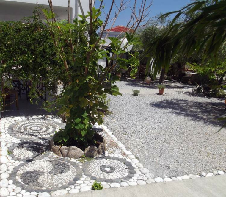 originales decoraciones de jardines románticos con mosaicos original decoracion jardines románticos mosaicos