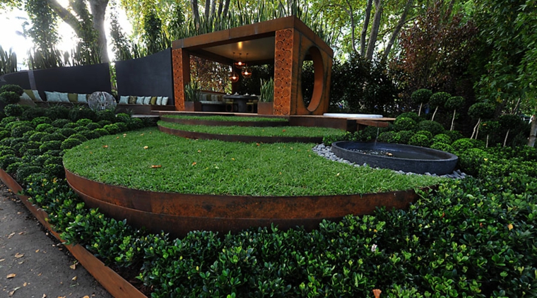 Corten en el jardín - diseños de paisajes oxidados modernos