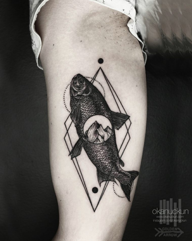 tatuaje forma pez Okan Uçkun
