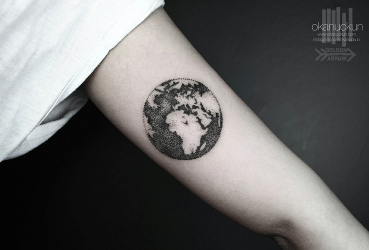 original tatuaje planeta tierra Okan Uçkun