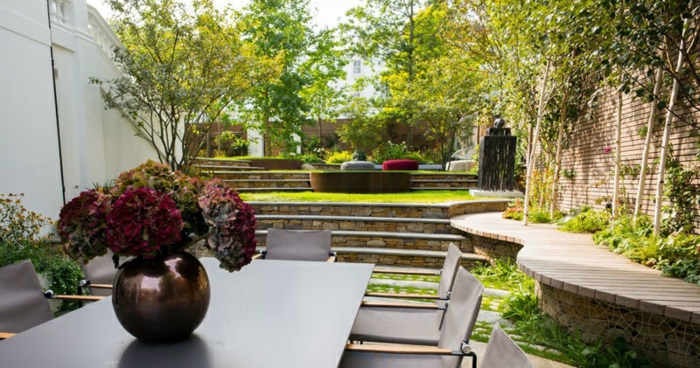 Diseño multinivel de patios y jardines con detalles inspiradores