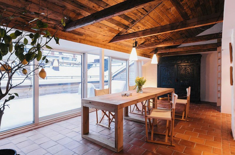 muebles con diseño escandinavo en el comedor apartamento comedor muebles madera diseno escandinavo techo madera ideas