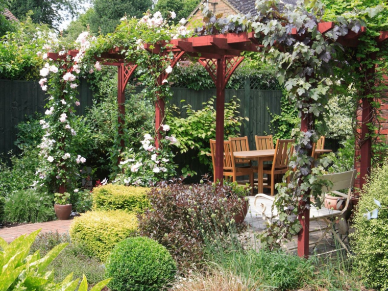 patio con pergolas para sombra diseño de jardines ideas plantas trepadoras fuentes