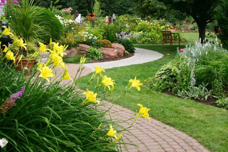 diseño de jardines ideas sendero amarillo
