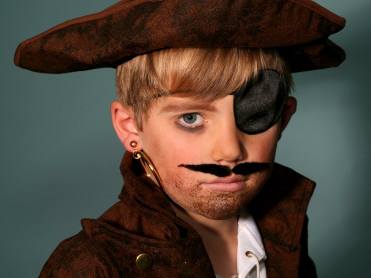 maquillaje de pirata con barba y bigotes ideasmaquillajes Halloween niños