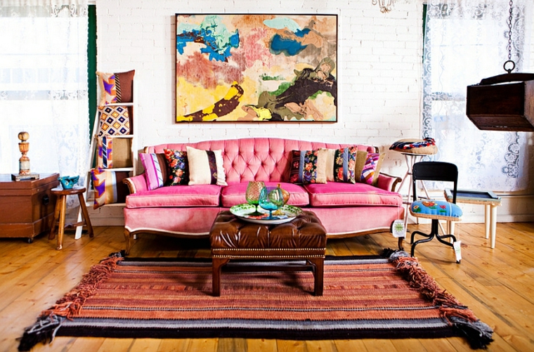 sala de estar boho con sofá color rosa sala boho sofa color rosa