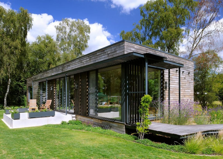 Casa moderna en el claro de un bosque diseñada por PAD Studio