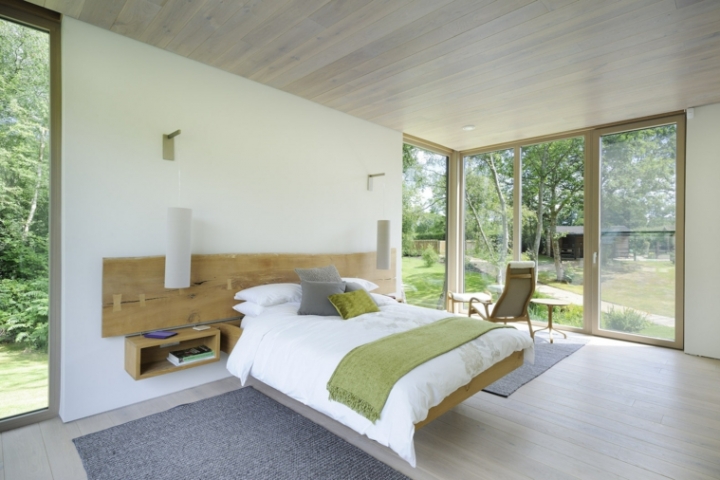 Casa moderna en el claro de un bosque diseñada por PAD Studio