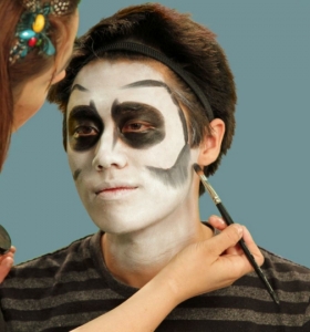 Los esqueletos y cráneos en 42 ideas impactantes para Halloween