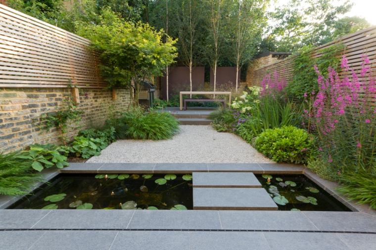 patio moderno estanque peces koi