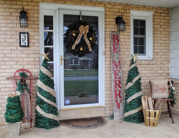 arboles navidad lados puerta entrada decoracion ideas