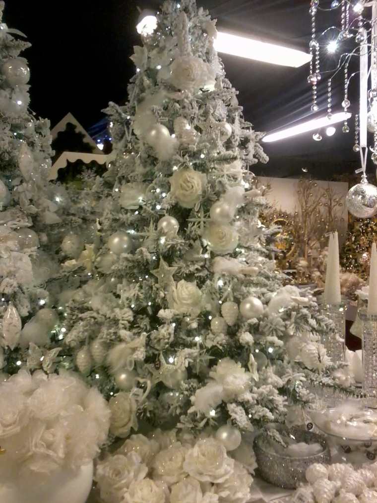 árboles navideños decorados blanco