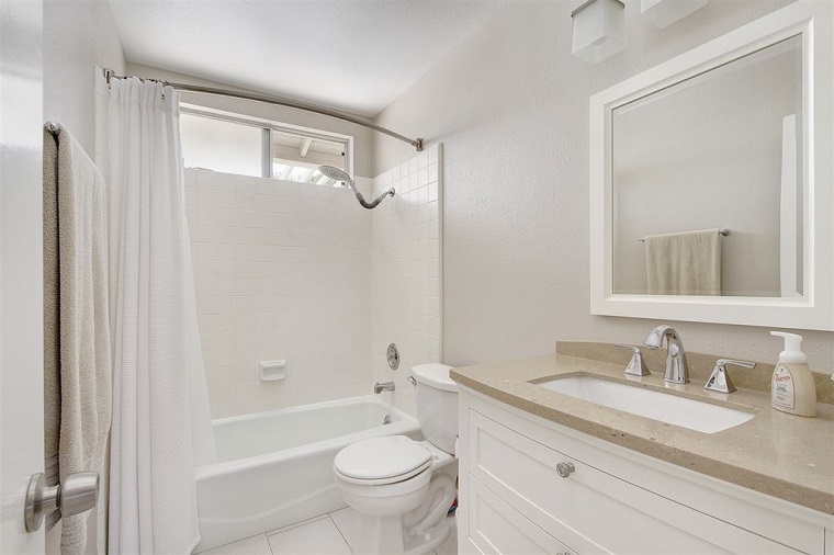 Baño pequeño 38 ambientes íntimos y modernos