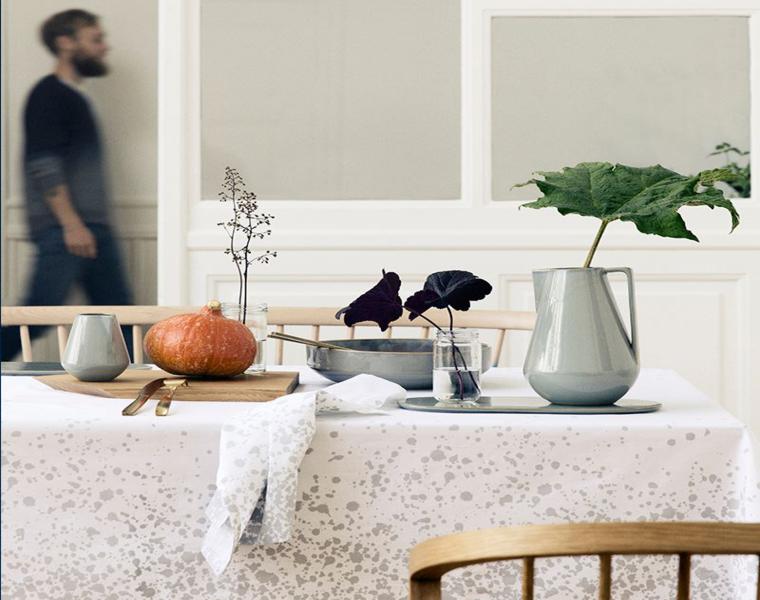 decorar la mesa hojas calabaza
