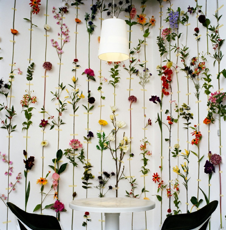 decorar con flores artificiales pared