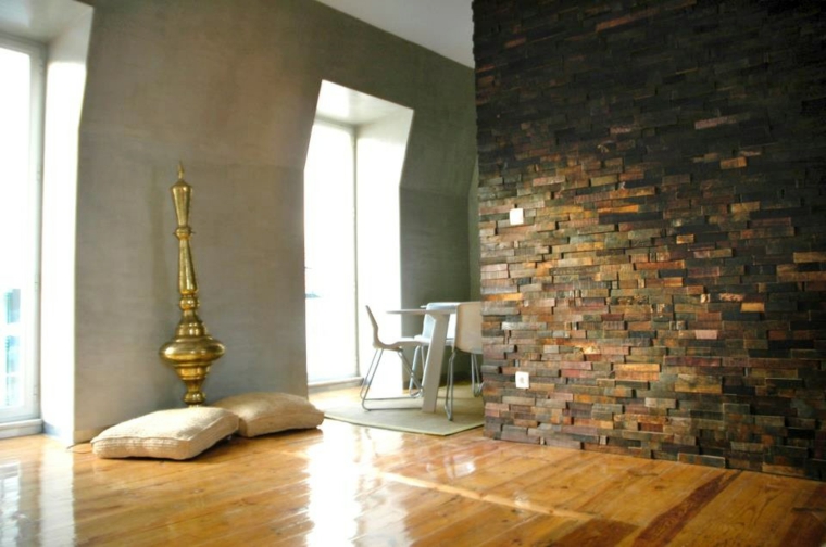 Paredes de madera con relieves y acentos en 3D