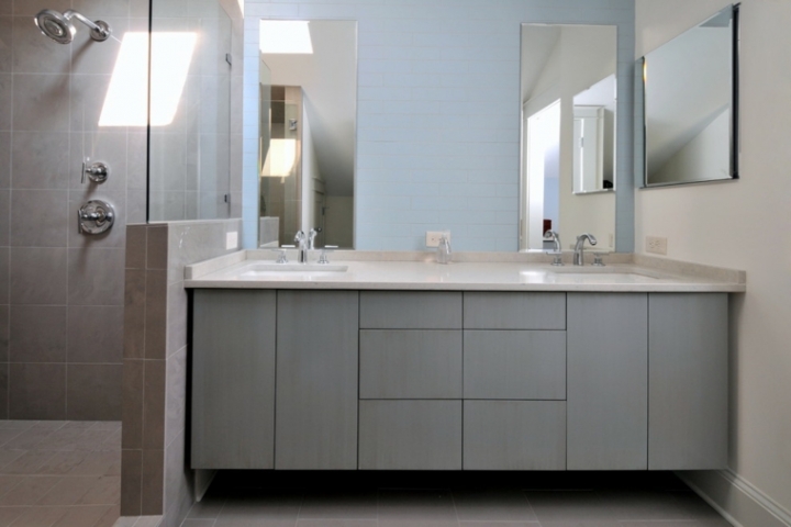 Tocadores y lavabos flotantes para el cuarto de baño