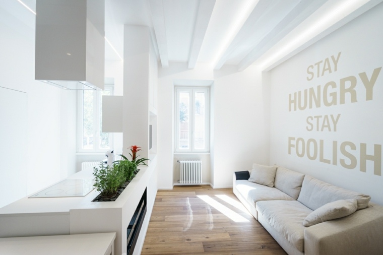 Interiores de apartamentos pequeños con temas variados