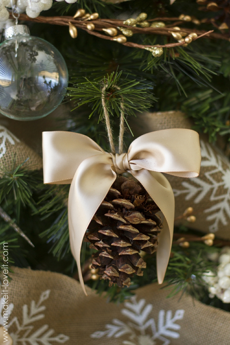 Como decorar un arbol de Navidad con adornos caseros