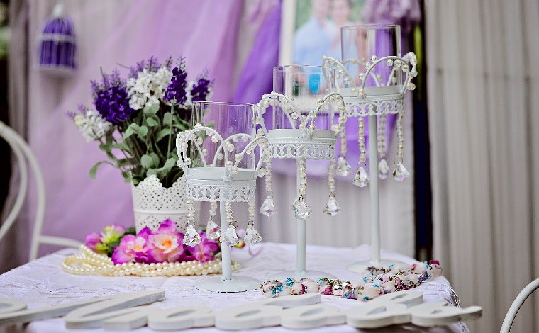 bodas originales invierno decoracion blanco purpura ideas