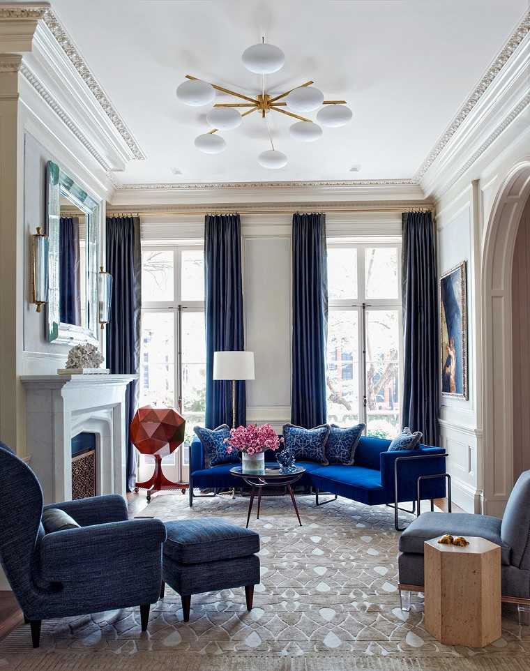decorar salon alargado diseno muebles cortinas color azul ideas