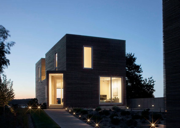 casa pequeña y moderna fachada madera quemada casa moderna bernheimer architecture ideas