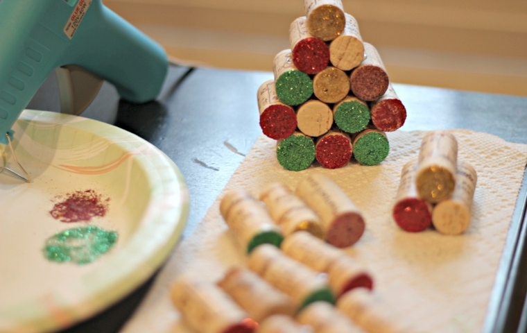 ideas para decorar los tapones de corcho manualidades con corchos arbol corchos pequeno ideas