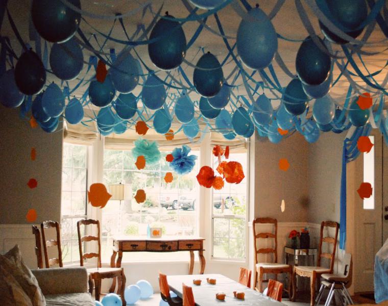 decorar techo salón globos