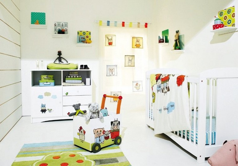 habitaciones de bebes en blanco dormitorio de bebes estampas muebles blancos ideas
