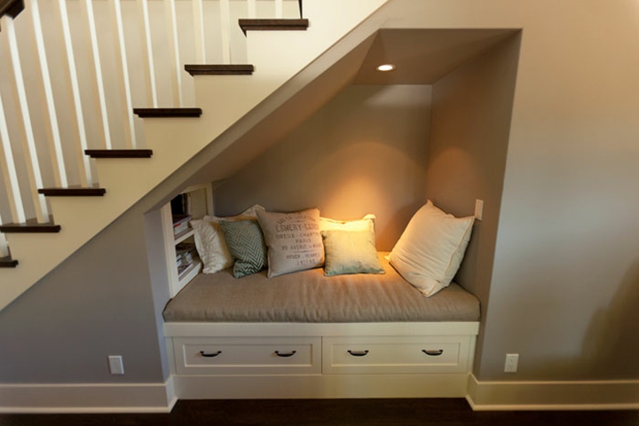 aprovecha la parte baja de escaleras escaleras bajo mueble salones listones