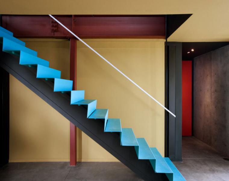original escalera decorativa color azul
