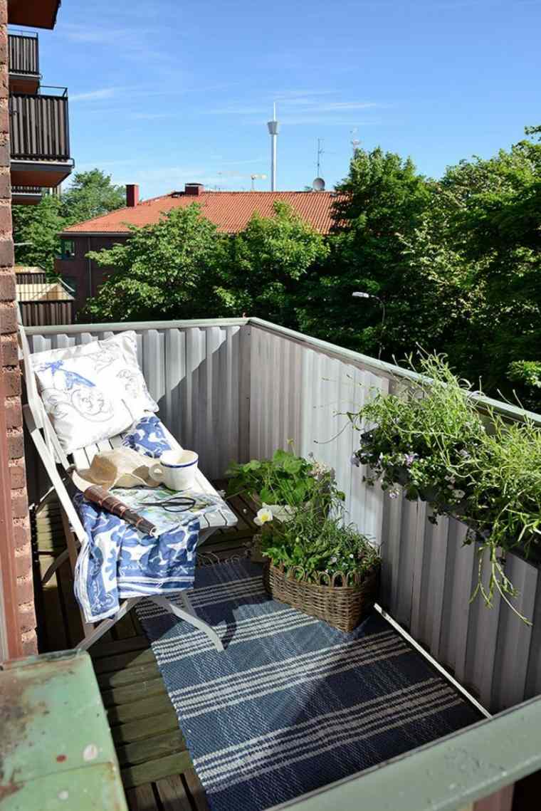 decorar balcon pequeño chill out exteriores alfombra sillas ideas