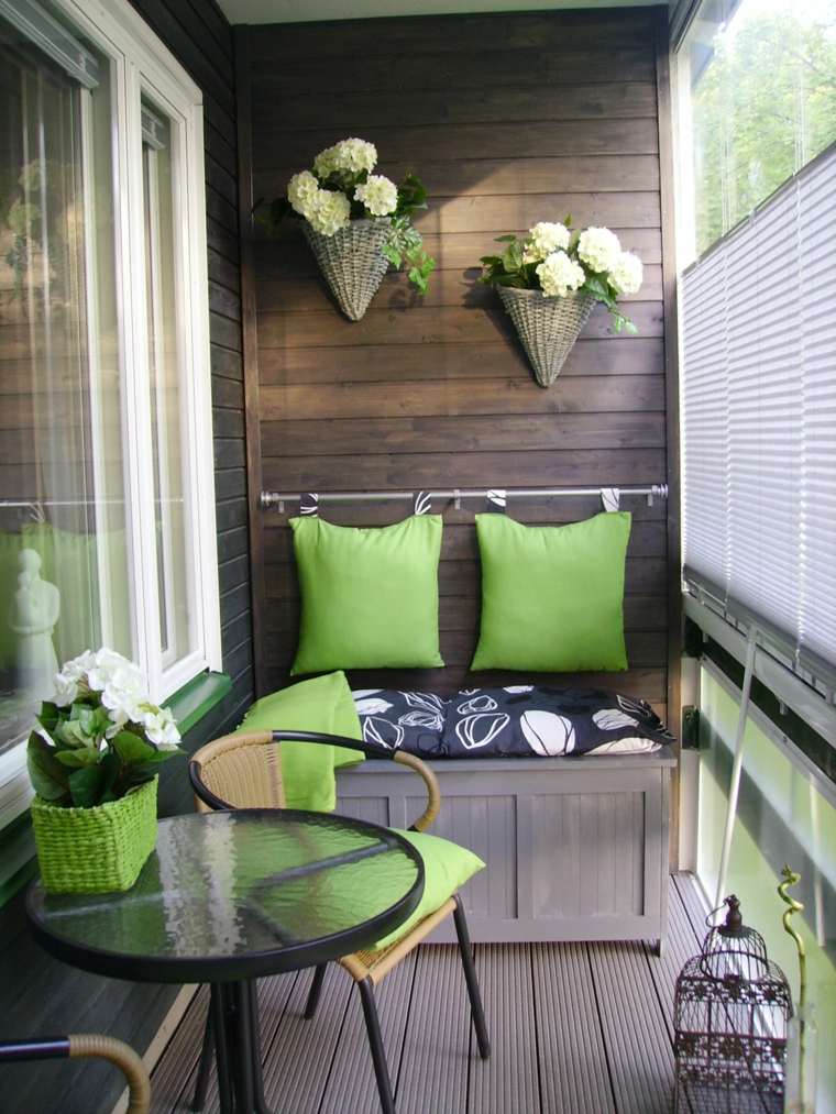 decorar balcon pequeño chill out exteriores cojines verdes ideas