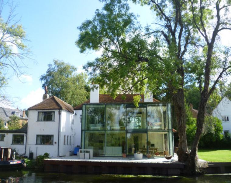 Harefield residencia fachada vidrio