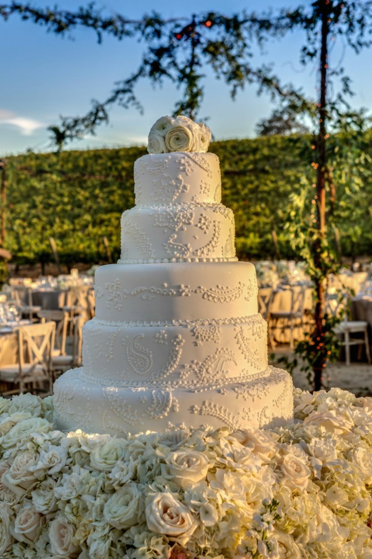 para bodas en exteriores durante el verano mesas de dulces para bodas rosas blanco plantas