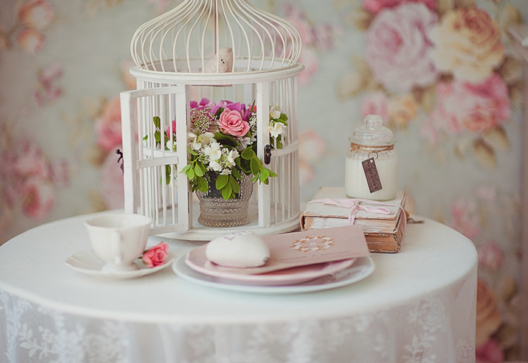 ideas originales e inesperadas mesas dulces bodas diseno flores jaula blanca ideas