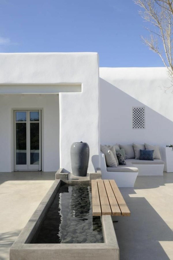 terraza diseño minimalista banco paredes acuario