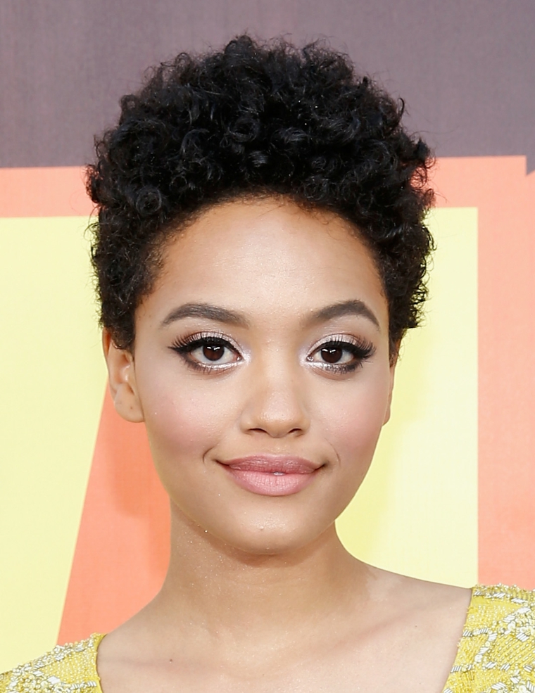 una mirada muy bella Kiersey Clemons mirada magica rizos elevados ideas