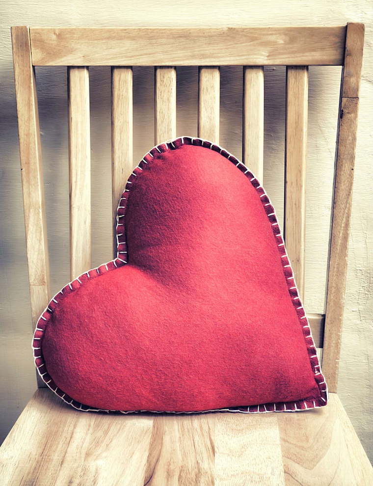 bonito cojín forma corazón