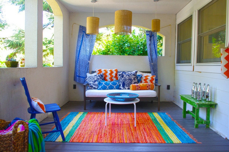 bonita decoración de colores vibrantes terraza decoración colores vibrantes