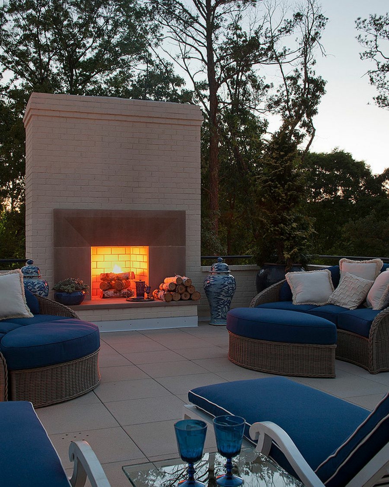 ideas-para-decorar-jardin-chimenea-exterior-muebles-modernos