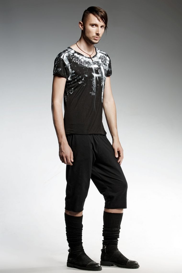 camiseta en negro y blanco ropa de moda Pendari camiseta moderna roni ideas