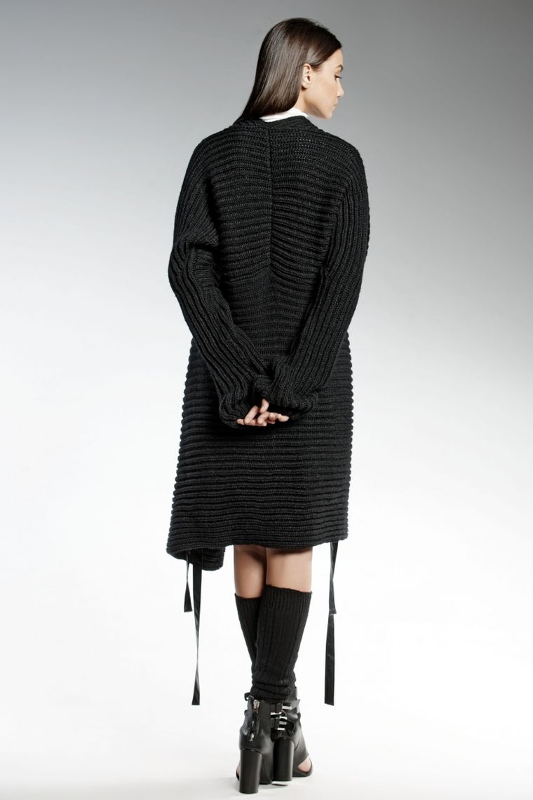 una imagen mas de la chauqeta de punto de Pendari ropa de moda Pendari chaqueta punto negra ideas