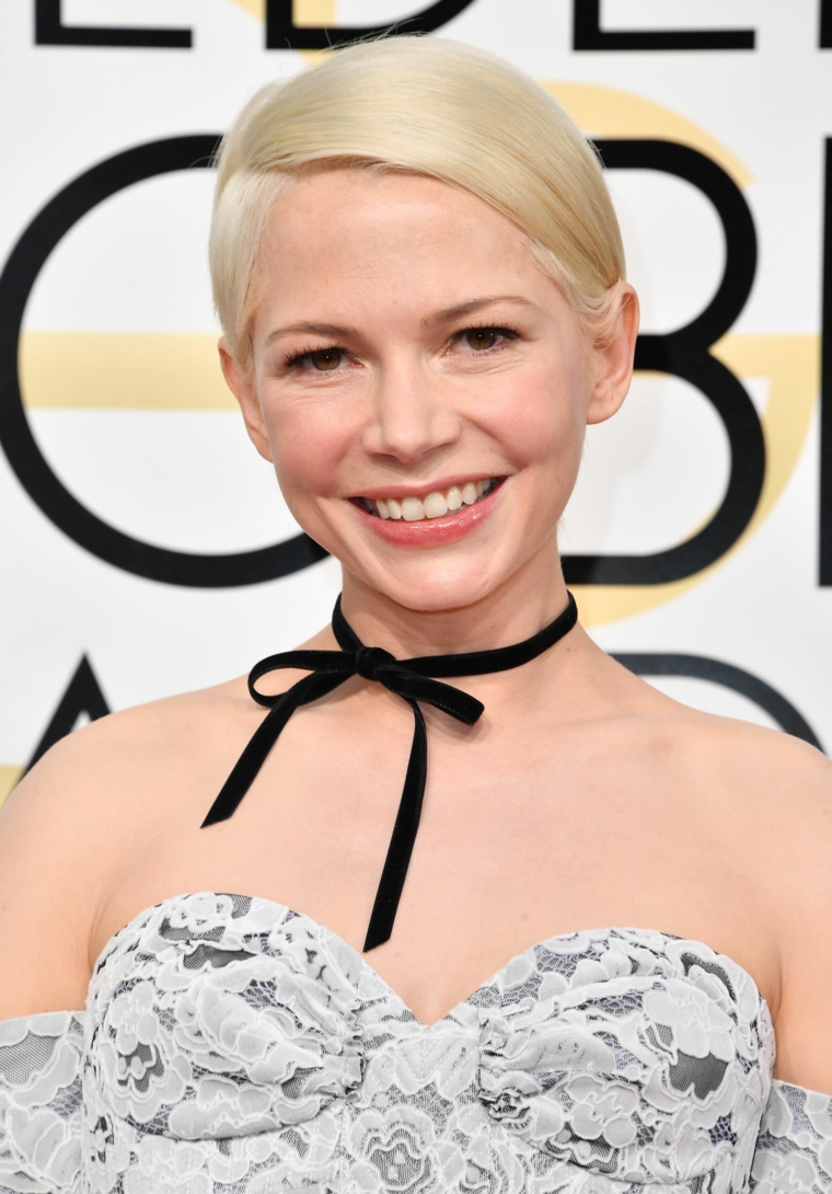 una opción muy atrevida de color rubio rubio platino Michelle Williams liso metido detras oidos ideas