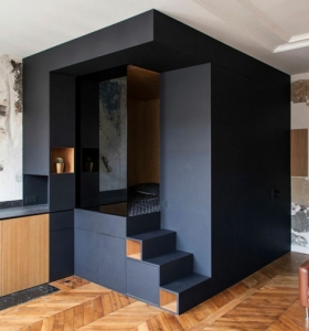Cubo multifuncional prefabricado en un apartamento de París