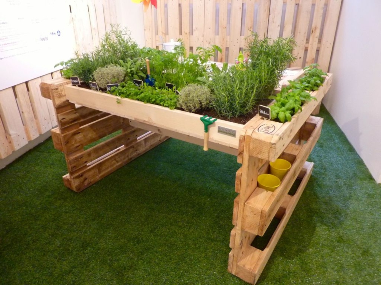 pequeño espacio para un huerto casero ideas-con-palets-pequeno-espacio-cesped-suelos-patios