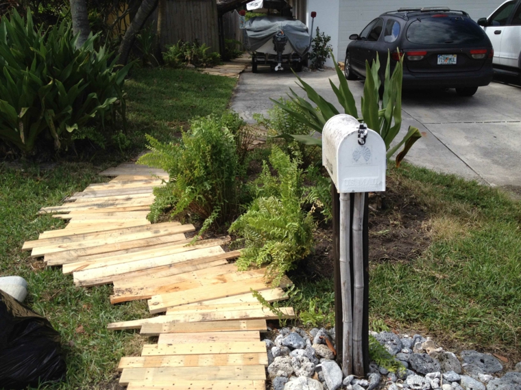 senderos pensados con la madera del palet ideas-con-palets-senderos-plantas-jardines-palets-cartas